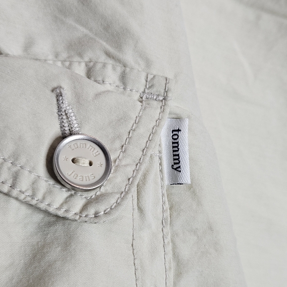 TommyJeans , ladies khaki shorts - Picture 2 of 4